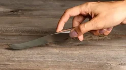 Schweizer Käsemesser mit Schneidebrett