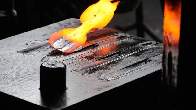 Tafelbesteck mit Löffel Walnuss